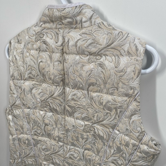 White House Black Market Silver Puffer Vest Women’s Size Large. - Picture 4 of 10